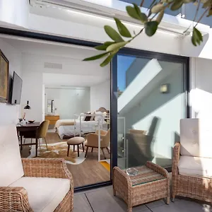 Appartement Stupendo-three Rooms-suite With Terrace -center -air Conditioning-free Park, Lisboa